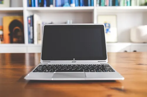 desk-laptop-notebook-table